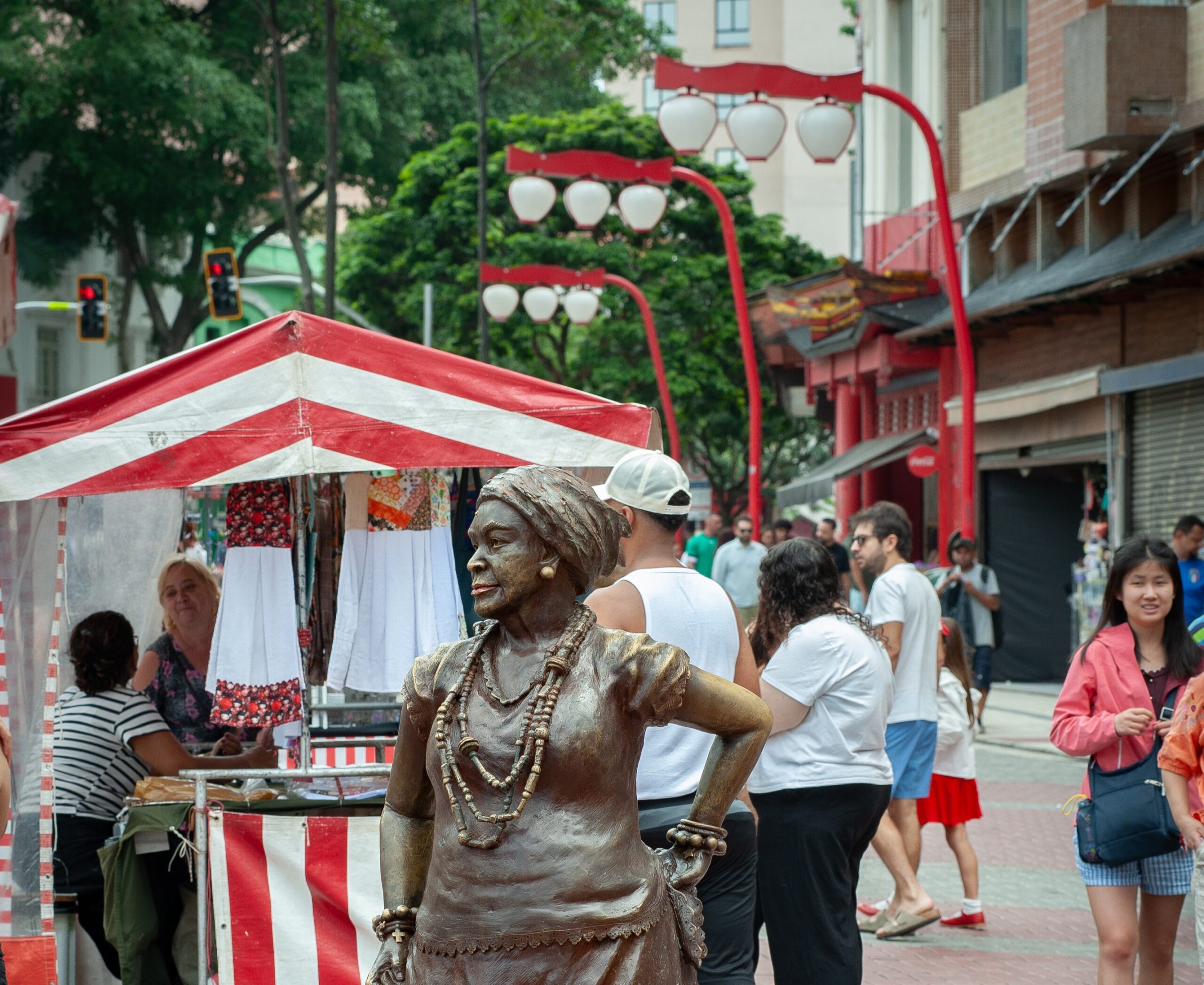 estátua de maria eunica, no bairro Liberdade