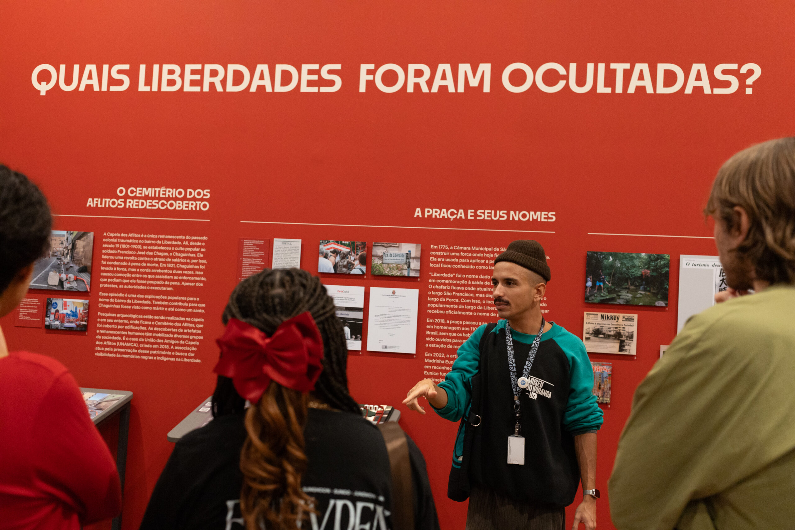 guided tour with educator