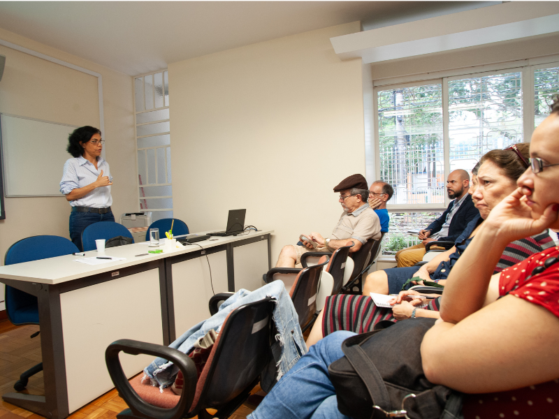 Solange ministrando um ciclo de palestras em 2026. Créditos: Arquivo pessoal.